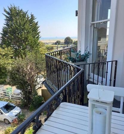 Wight On The Beach, Sleeps 4, Free Off Road Parking, Balcony With Sea Views ไรด์ ภายนอก รูปภาพ