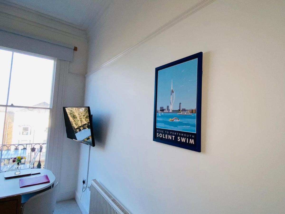 Wight On The Beach, Sleeps 4, Free Off Road Parking, Balcony With Sea Views ไรด์ ภายนอก รูปภาพ