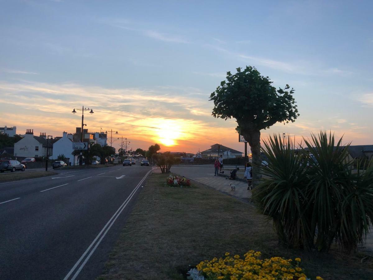 Wight On The Beach, Sleeps 4, Free Off Road Parking, Balcony With Sea Views ไรด์ ภายนอก รูปภาพ